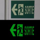 Adhésifs de signalisation photoluminescents