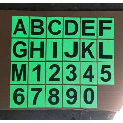 Caractères alphanumériques photoluminescents découpés en PVC 8x6cm