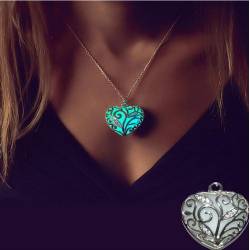 Collier phosphorescent cœur et alliage